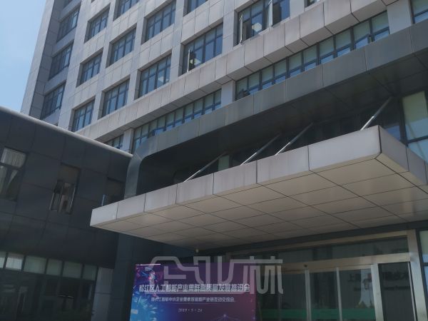 出租：洞泾九高科技园办公楼 1460㎡整层可分割
