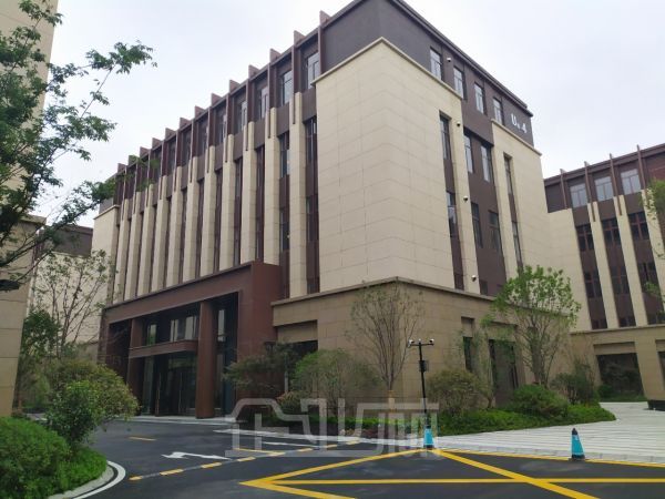 厂房正门图