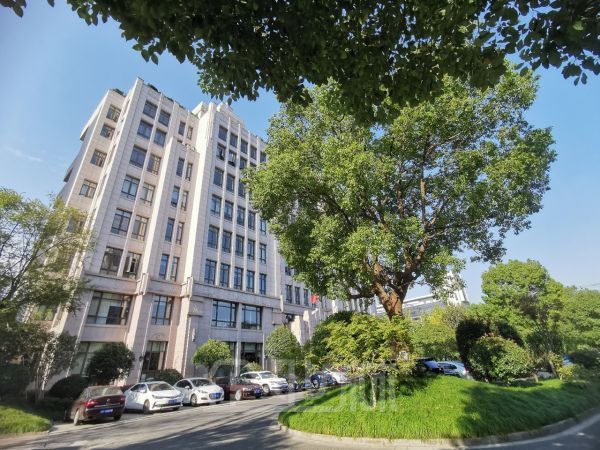 出租九亭单层998平办公，12层送顶楼可建花园休息区，环境优